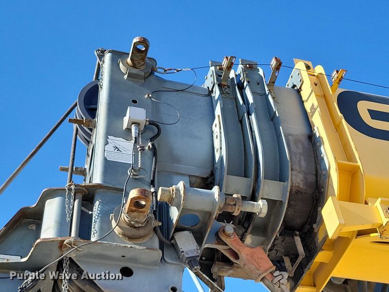 image for item EA2617 2006 Grove RT700E crane