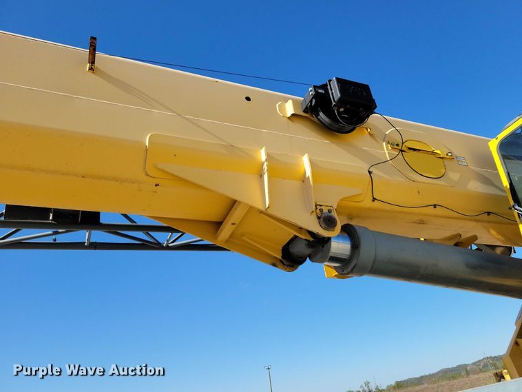 image for item EA2617 2006 Grove RT700E crane