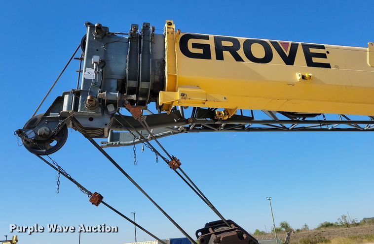 image for item EA2617 2006 Grove RT700E crane