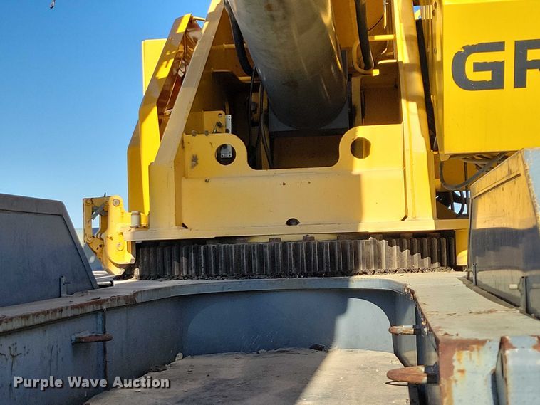 image for item EA2617 2006 Grove RT700E crane