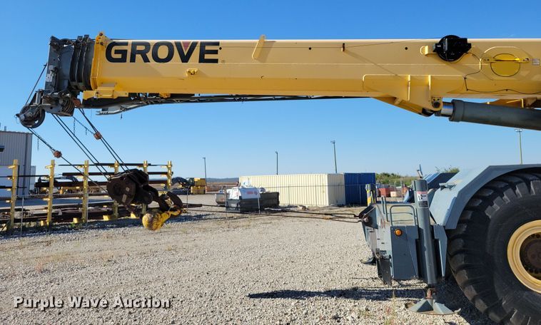 image for item EA2617 2006 Grove RT700E crane
