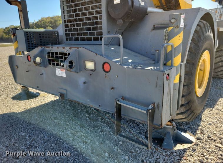 image for item EA2617 2006 Grove RT700E crane