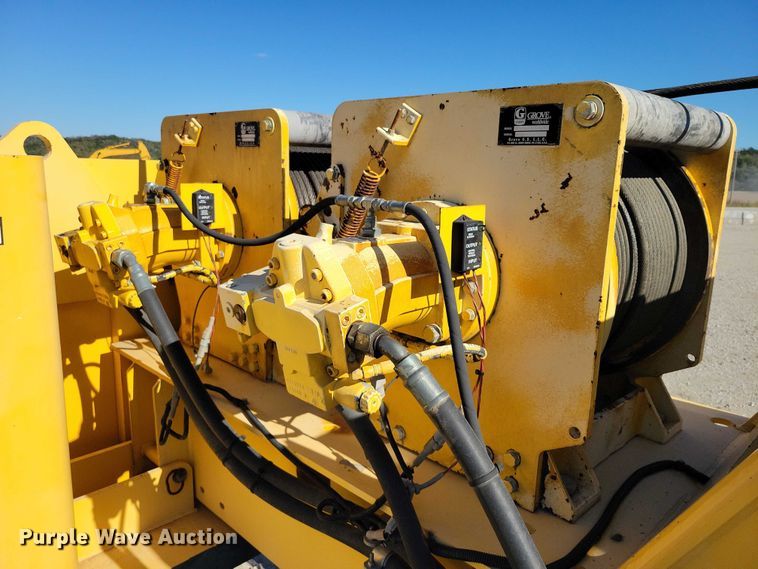 image for item EA2617 2006 Grove RT700E crane