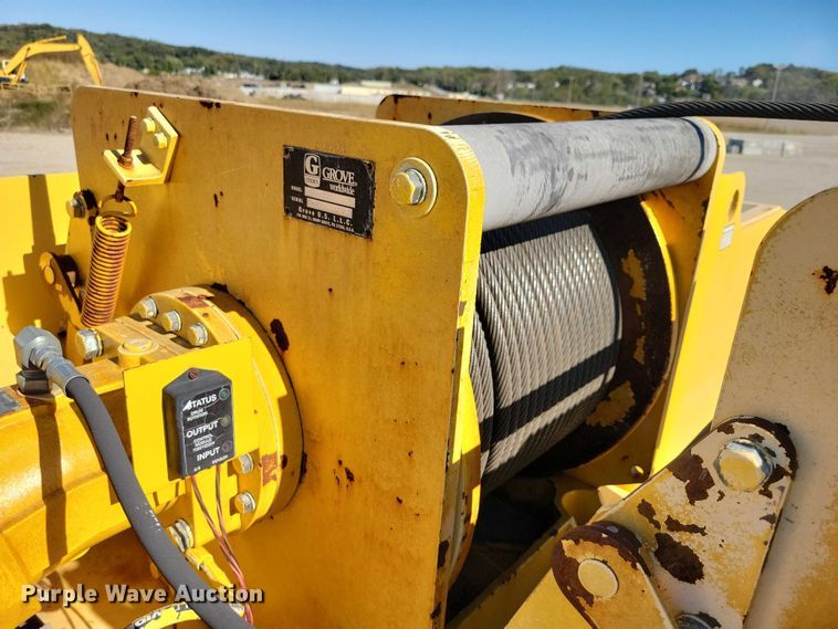 image for item EA2617 2006 Grove RT700E crane