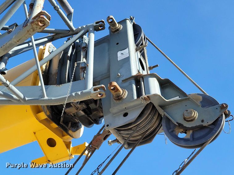 image for item EA2617 2006 Grove RT700E crane