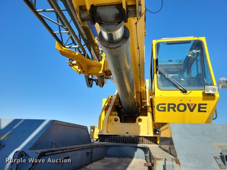 image for item EA2617 2006 Grove RT700E crane