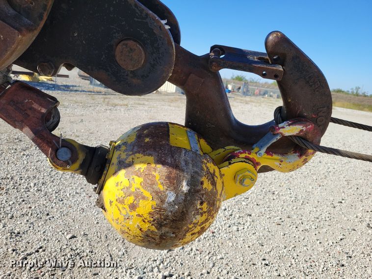 image for item EA2617 2006 Grove RT700E crane