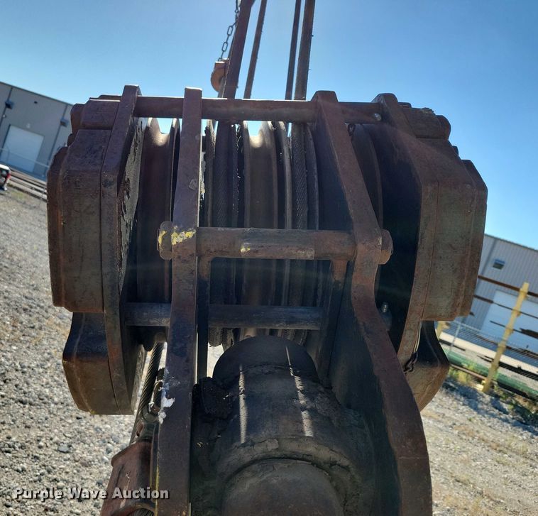 image for item EA2617 2006 Grove RT700E crane