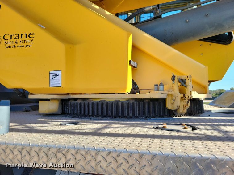 image for item EA2617 2006 Grove RT700E crane