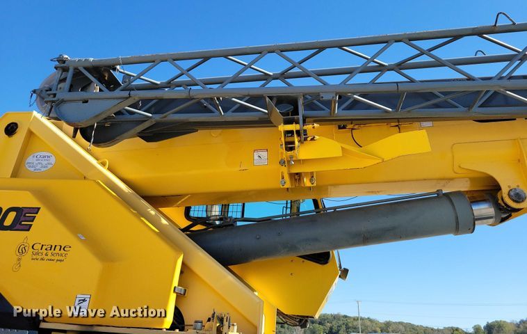 image for item EA2617 2006 Grove RT700E crane