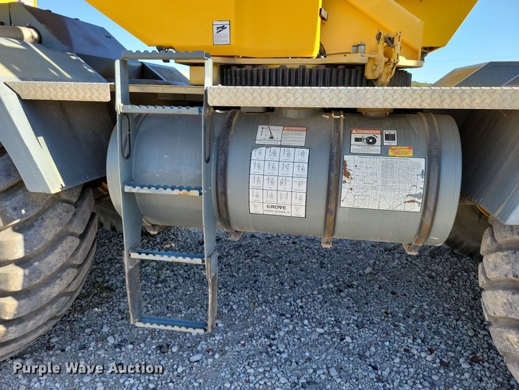 image for item EA2617 2006 Grove RT700E crane