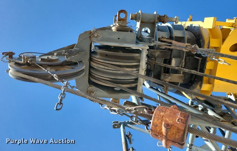 image for item EA2617 2006 Grove RT700E crane