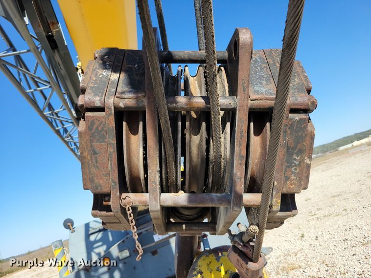 image for item EA2617 2006 Grove RT700E crane