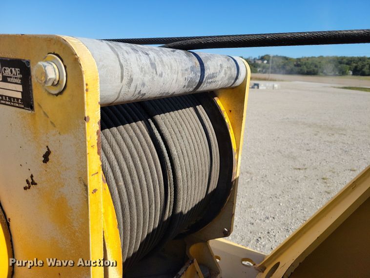 image for item EA2617 2006 Grove RT700E crane