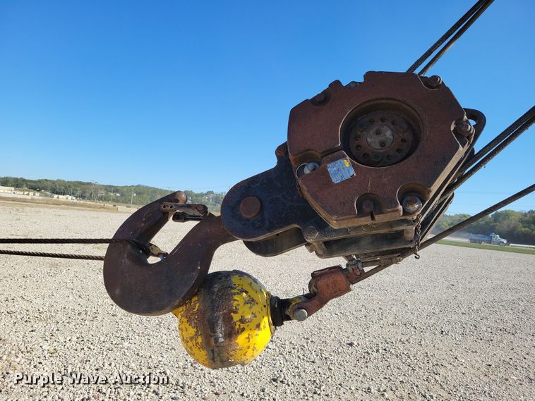 image for item EA2617 2006 Grove RT700E crane