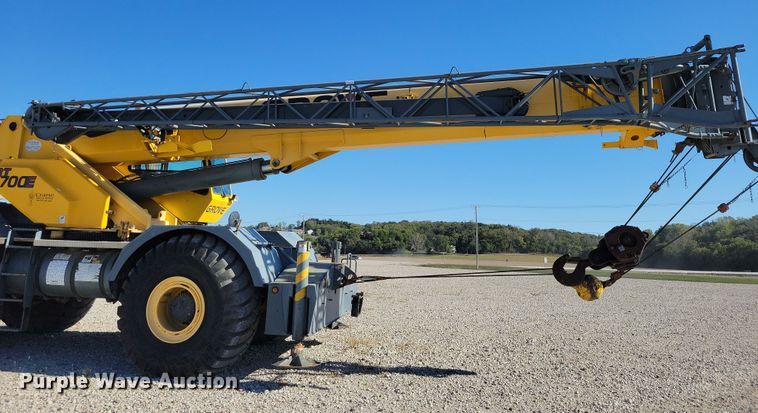 image for item EA2617 2006 Grove RT700E crane