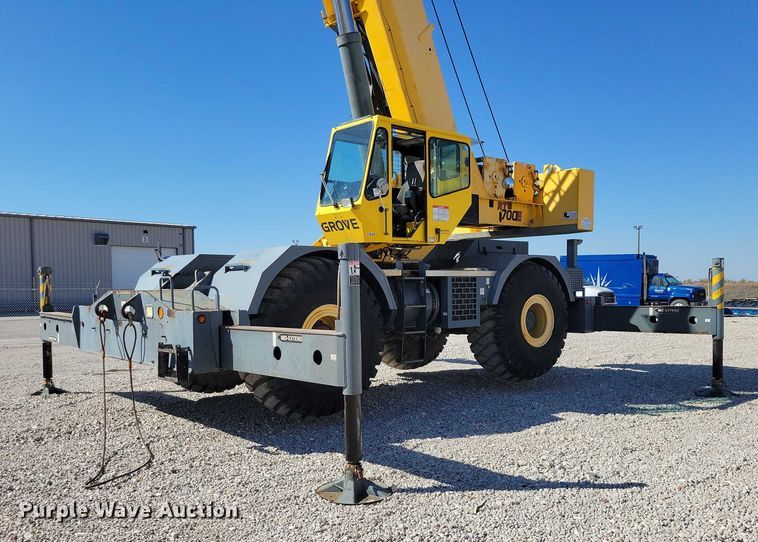 image for item EA2617 2006 Grove RT700E crane