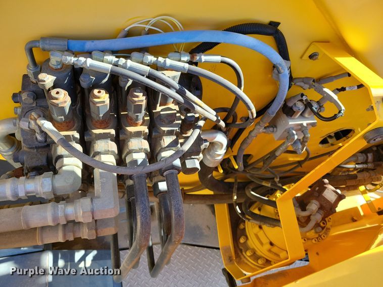 image for item EA2617 2006 Grove RT700E crane