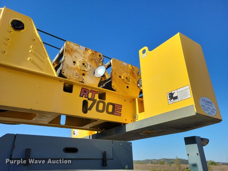 image for item EA2617 2006 Grove RT700E crane