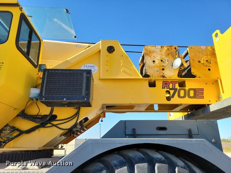image for item EA2617 2006 Grove RT700E crane