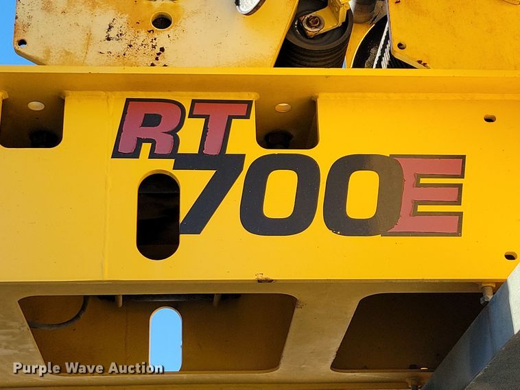image for item EA2617 2006 Grove RT700E crane
