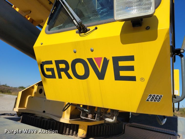 image for item EA2617 2006 Grove RT700E crane