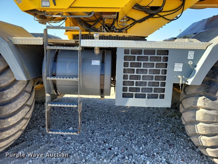 image for item EA2617 2006 Grove RT700E crane