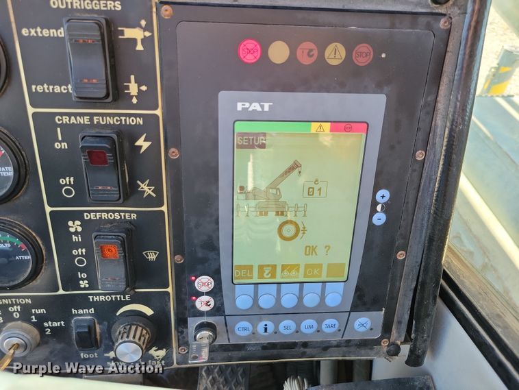 image for item EA2617 2006 Grove RT700E crane