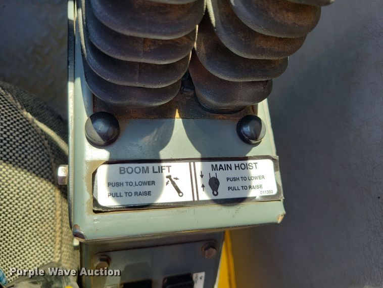 image for item EA2617 2006 Grove RT700E crane