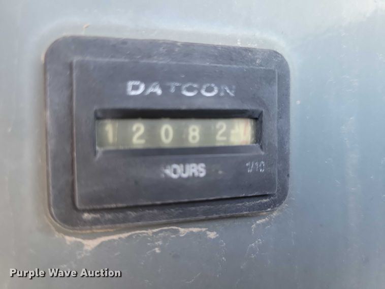 image for item EA2617 2006 Grove RT700E crane