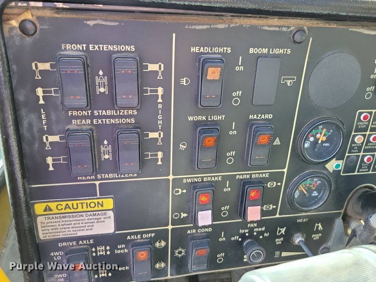 image for item EA2617 2006 Grove RT700E crane