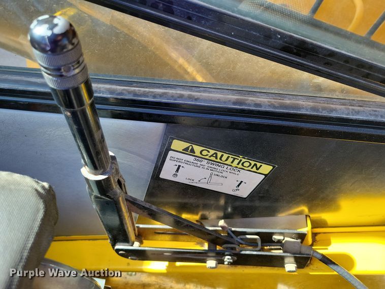 image for item EA2617 2006 Grove RT700E crane