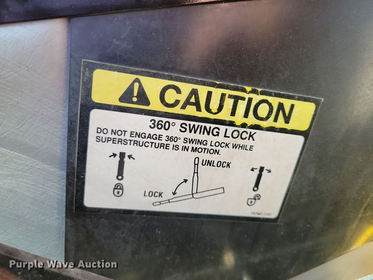 image for item EA2617 2006 Grove RT700E crane