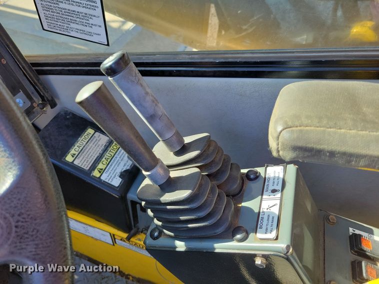 image for item EA2617 2006 Grove RT700E crane