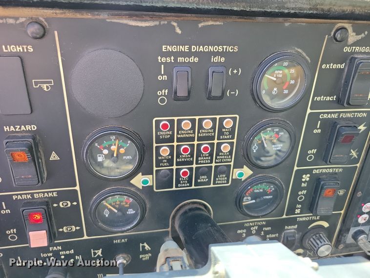 image for item EA2617 2006 Grove RT700E crane