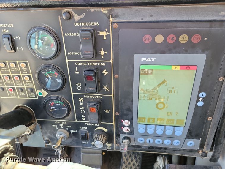 image for item EA2617 2006 Grove RT700E crane