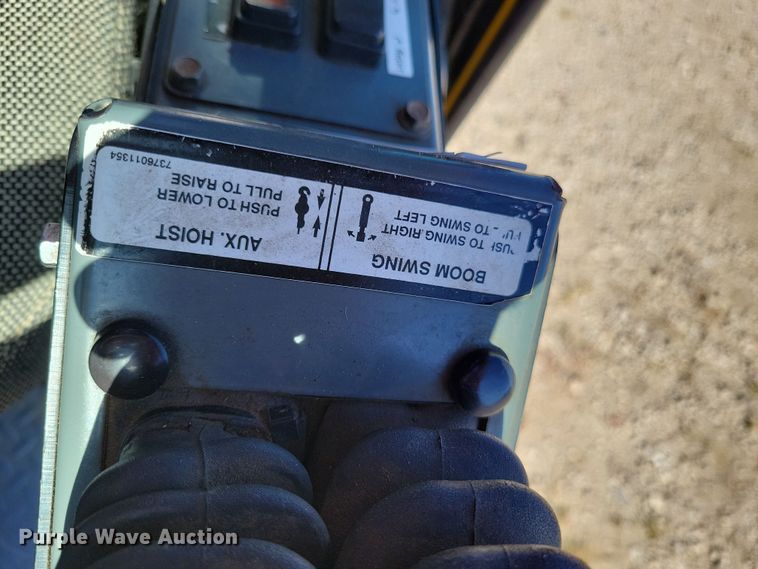 image for item EA2617 2006 Grove RT700E crane