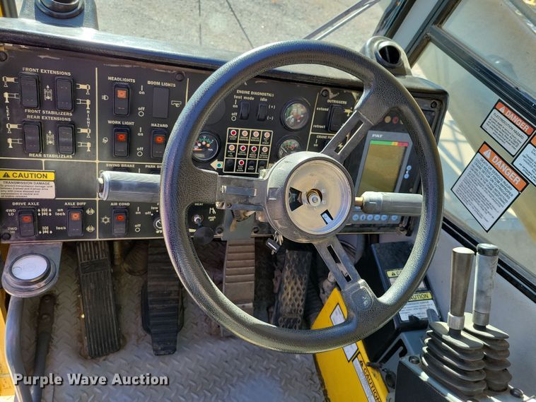 image for item EA2617 2006 Grove RT700E crane