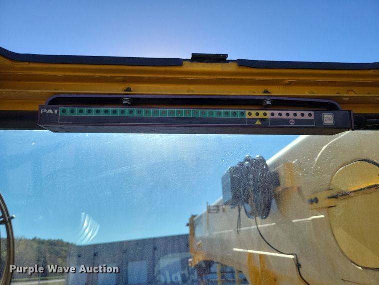 image for item EA2617 2006 Grove RT700E crane