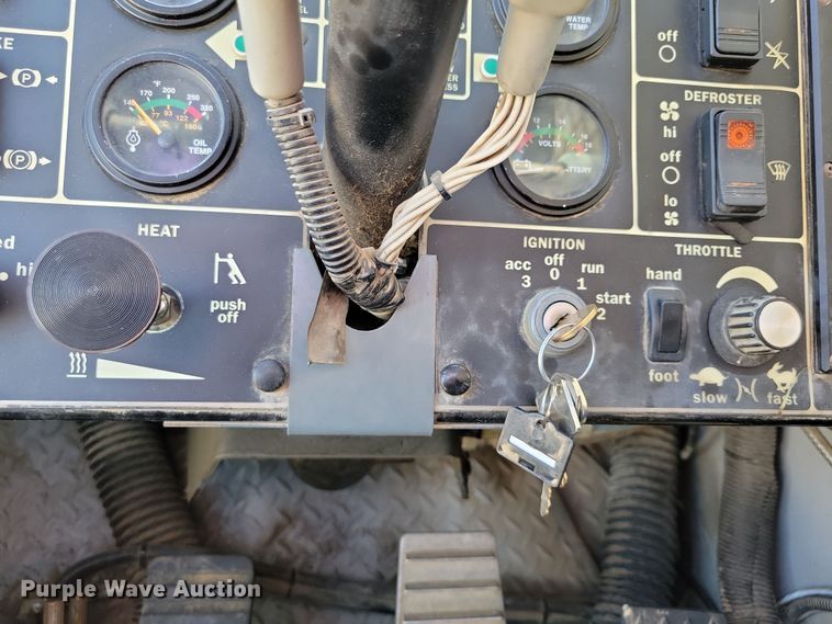 image for item EA2617 2006 Grove RT700E crane