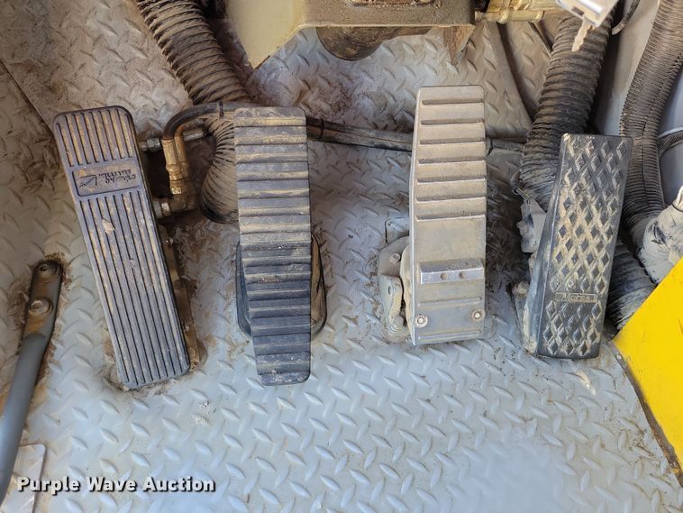 image for item EA2617 2006 Grove RT700E crane