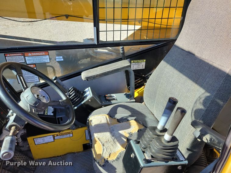 image for item EA2617 2006 Grove RT700E crane