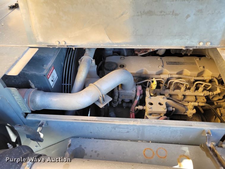 image for item EA2617 2006 Grove RT700E crane