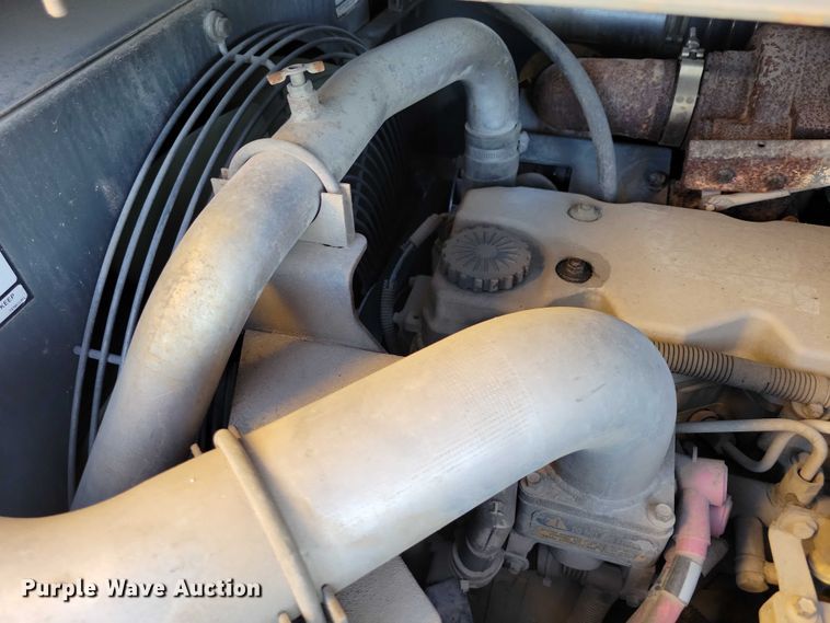 image for item EA2617 2006 Grove RT700E crane