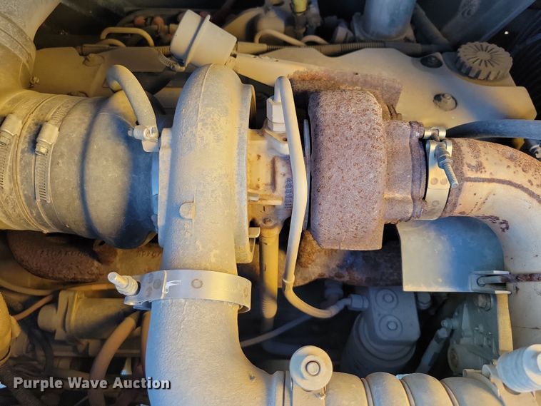 image for item EA2617 2006 Grove RT700E crane