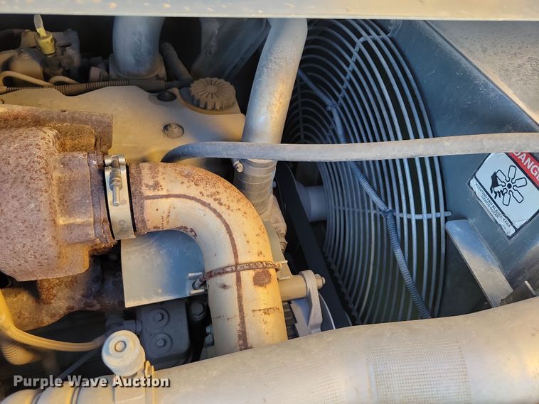 image for item EA2617 2006 Grove RT700E crane