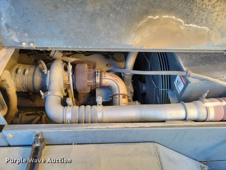 image for item EA2617 2006 Grove RT700E crane