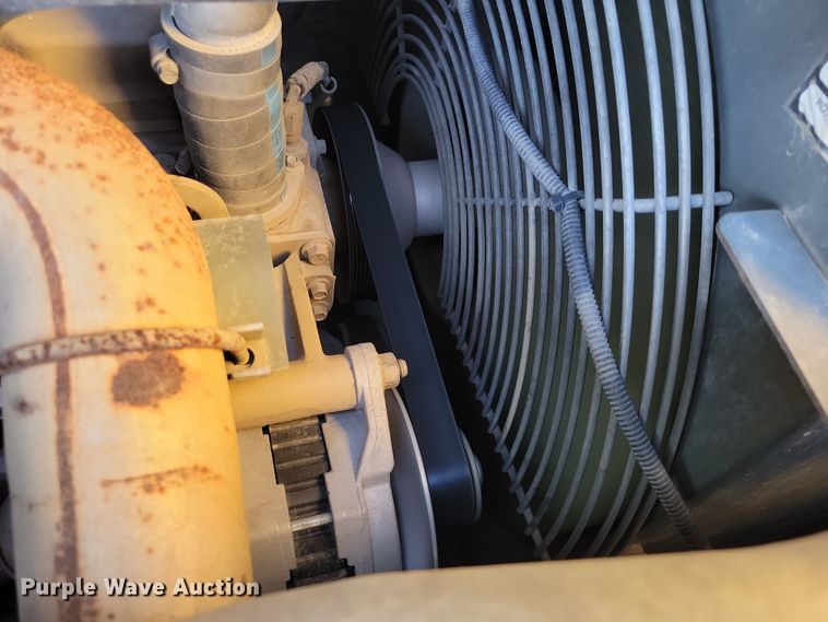 image for item EA2617 2006 Grove RT700E crane