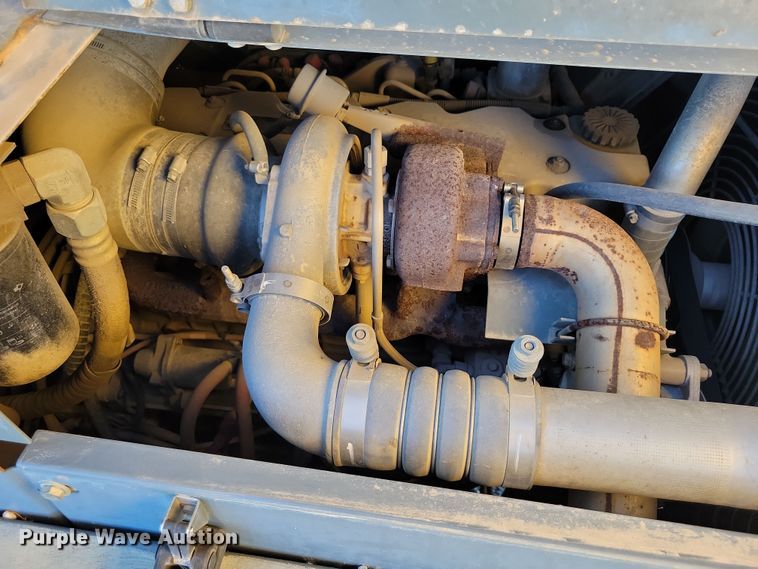 image for item EA2617 2006 Grove RT700E crane