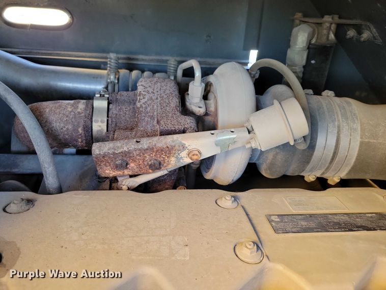 image for item EA2617 2006 Grove RT700E crane